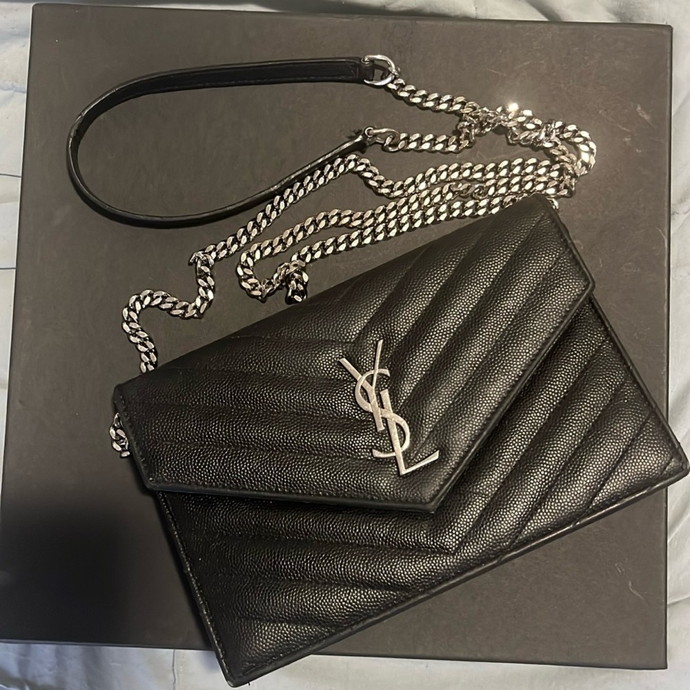 YSL CASSANDRE ENVELOPE CHAIN WALLET IN GRAIN DE POUDRE LEATHER